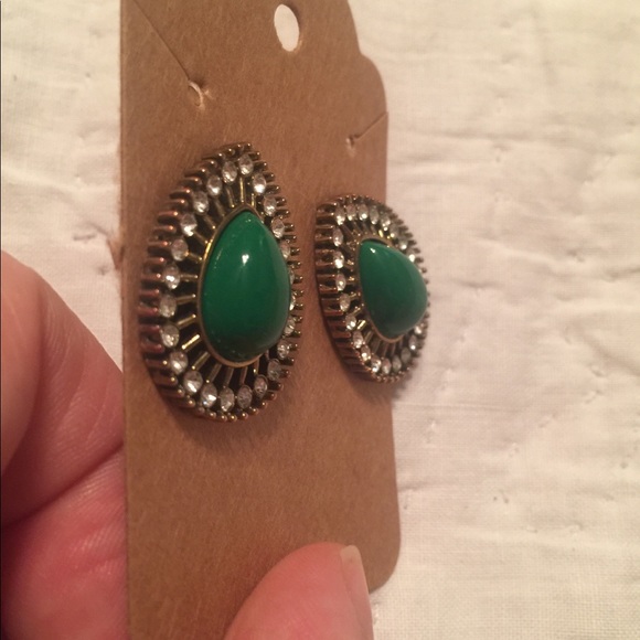 Crystal and green earrings - Picture 2 of 2